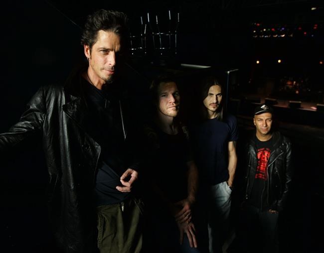 Former bandmates remember Chris Cornell with empty spotlight | iNFOnews.ca