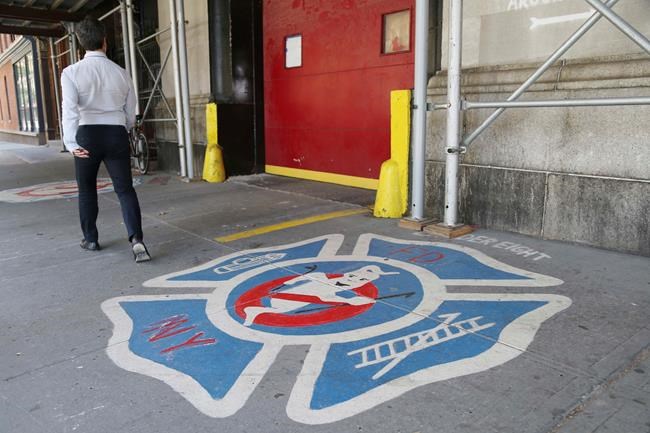 Brit fan flies to NYC to propose at 'Ghostbusters' firehouse | iNFOnews.ca