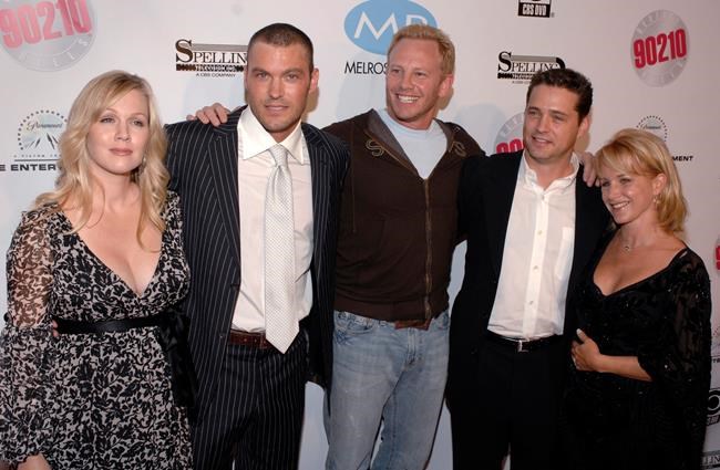 '90210' cast pays tribute to ailing Shannen Doherty | iNFOnews.ca
