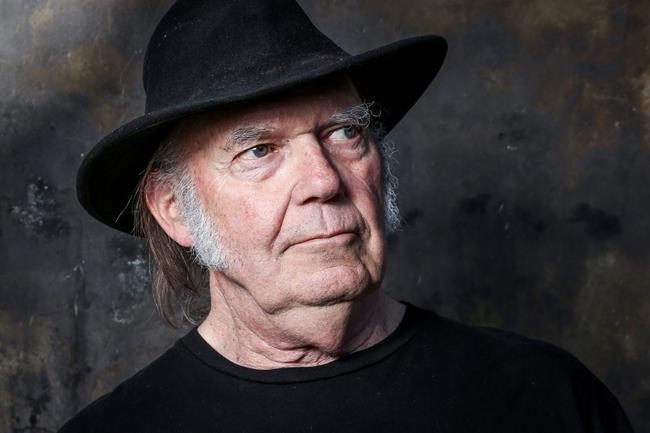 Neil Young wants Obama to end 'violence' at pipeline protest | iNFOnews.ca
