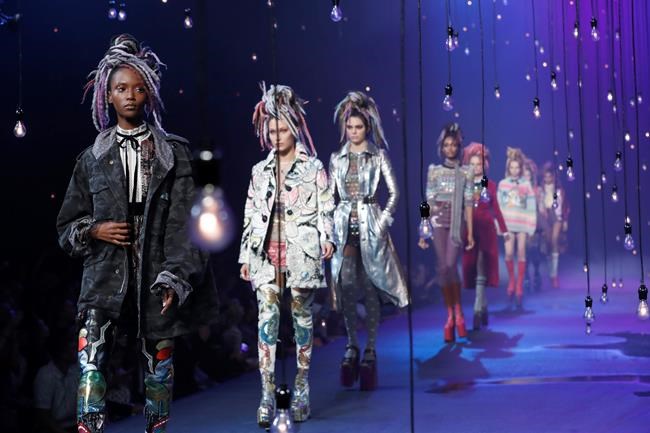 Marc Jacobs apologizes for response to critics of dreadlocks | iNFOnews.ca