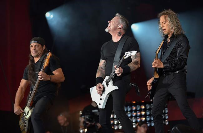 Metallica performs 'Enter Sandman' on toys with Jimmy Fallon | iNFOnews.ca