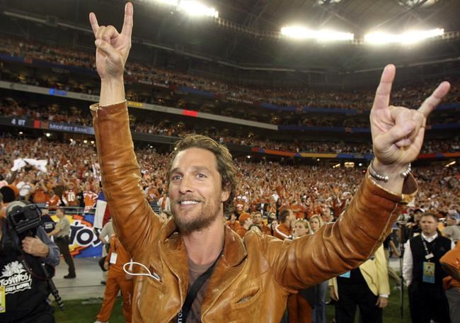Matthew McConaughey gives golf-cart ride home to students | iNFOnews.ca