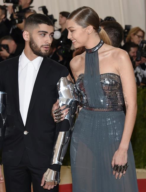 Gigi Hadid photographs boyfriend Zayn Malik for Versace | iNFOnews.ca
