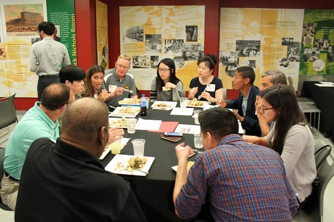 Meal program bridges cultural divisions, 1 plate at a time | iNFOnews.ca Meal program bridges cultural divisions, 1 plate at a time | iNFOnews.ca