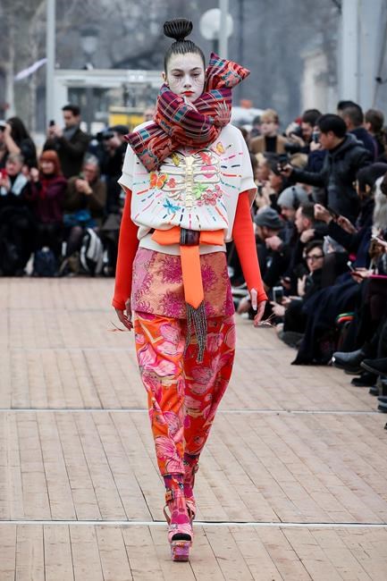 Chloe goes romantic in Paris; Kenzo pays homage to Rousseau | iNFOnews.ca Chloe goes romantic in Paris; Kenzo pays homage to Rousseau | iNFOnews.ca
