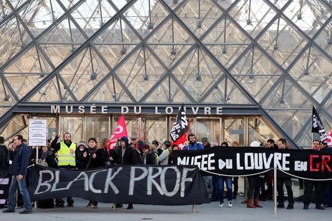 Protests close Louvre museum in Paris amid pension strikes | iNFOnews.ca