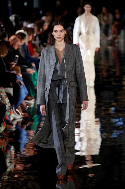 No-fur Stella McCartney fuses men's, women's styles in Paris | iNFOnews.ca No-fur Stella McCartney fuses men's, women's styles in Paris | iNFOnews.ca