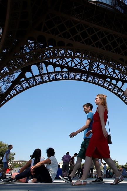 Tourists frustrated as Eiffel Tower closes in peak season | iNFOnews.ca