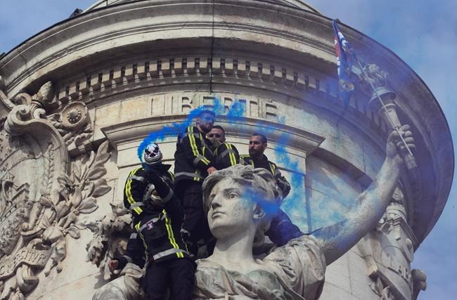 French firefighters protest working conditions, low pay | iNFOnews.ca