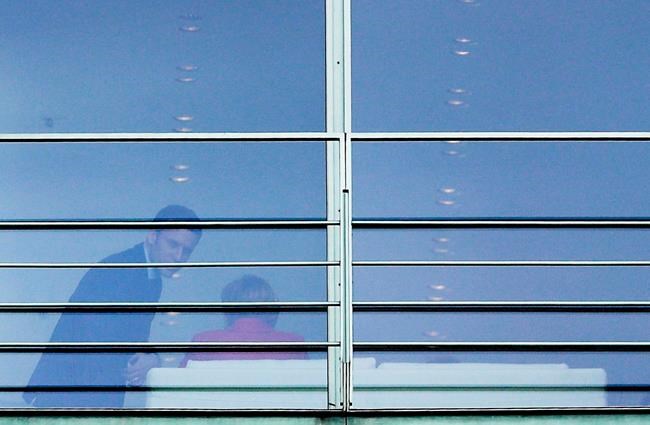 French hopeful Macron's risky move: Campaigning for Europe | iNFOnews.ca