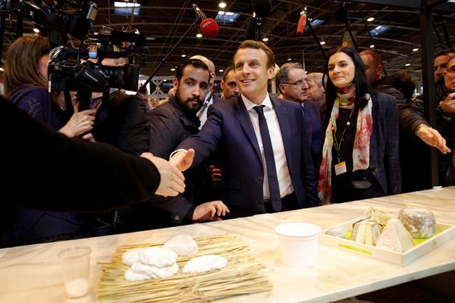 Presidential hopeful Macron aims to clean up French politics | iNFOnews.ca CP594690810
