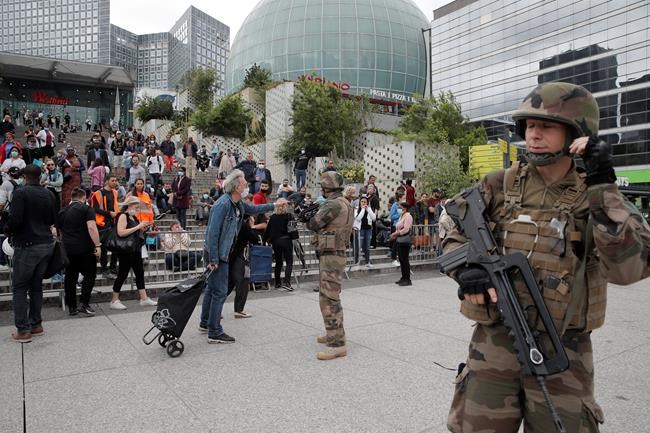 Paris police say no weapon found in shopping centre search | iNFOnews.ca
