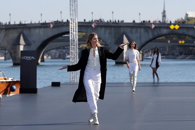 L'Oreal hosts 1st show on Seine in Paris; Valentino delights | iNFOnews.ca L'Oreal hosts 1st show on Seine in Paris; Valentino delights | iNFOnews.ca