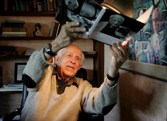 World War II photographer David Douglas Duncan dies at 102 | iNFOnews.ca