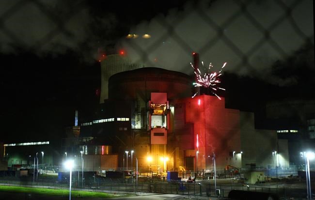 Greenpeace activists light fireworks at French nuclear plant | iNFOnews.ca