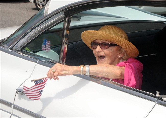 Character actress Ellen Albertini Dow, who rapped in 'The Wedding Singer,' dies at age 101 | iNFOnews.ca CP32975181