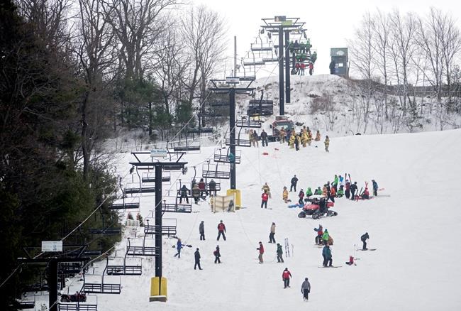 Ski lift malfunction strands dozens, 5 have minor injuries | iNFOnews.ca