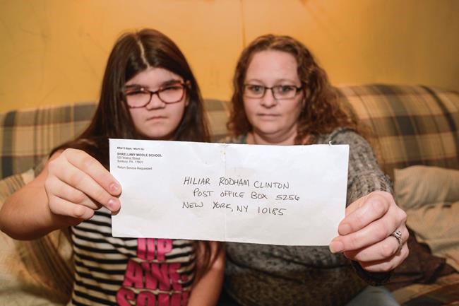 Teacher apologizes for Hillary Clinton spelling in letter | iNFOnews.ca