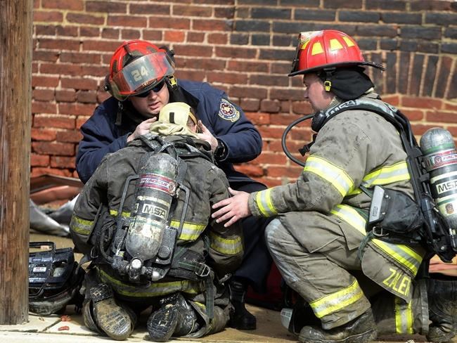 2 firefighters killed, 2 injured in building collapse | iNFOnews.ca