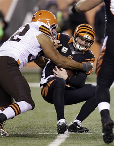 Browns rough up Dalton, beat Bengals 24-3 to end notable road streak and move into 1st place | iNFOnews.ca