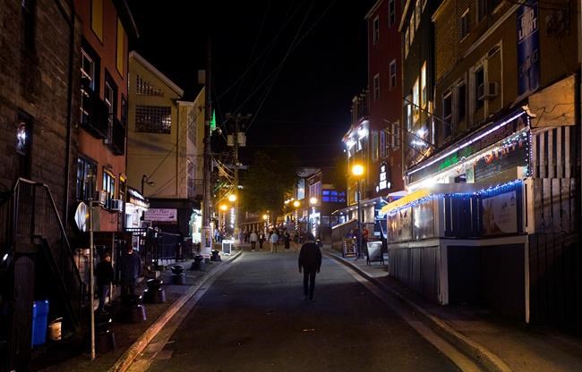 Health experts encourage creativity, social support as bars reopen across Canada | iNFOnews.ca