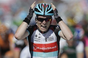 Bakelants survives Sagan's late charge to win 2nd stage of Tour de France, takes yellow jersey | iNFOnews.ca CP24052143