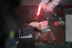 Protesters with flares interrupt French Open final, call for resignation of French president | iNFOnews.ca CP23730310