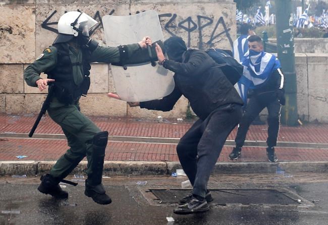 Greek protesters angry over Macedonia deal clash with police | iNFOnews.ca Greek protesters angry over Macedonia deal clash with police | iNFOnews.ca
