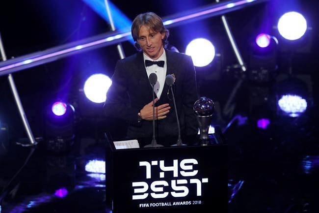 Modric wins world player of year, ends Ronaldo-Messi duopoly | iNFOnews.ca CP290832429