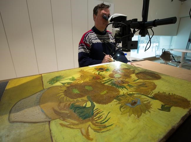 Van Gogh's 'Sunflowers' staying put in Amsterdam museum | iNFOnews.ca