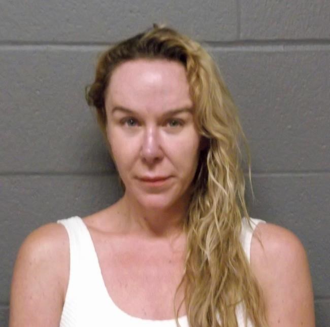 Woman arrested in New York in death of twin in cliff crash | iNFOnews.ca