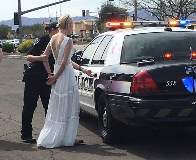Arizona woman disputes her arrest was made on wedding day | iNFOnews.ca Arizona woman disputes her arrest was made on wedding day | iNFOnews.ca