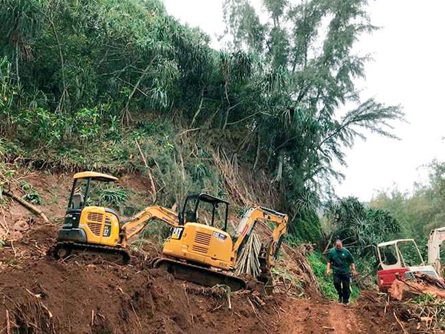 The Latest: 12 landslides fell on Kauai highway in April | iNFOnews.ca The Latest: 12 landslides fell on Kauai highway in April | iNFOnews.ca