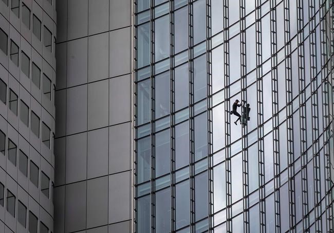 'French Spiderman' climbs Frankfurt high-rise, faces fine | iNFOnews.ca