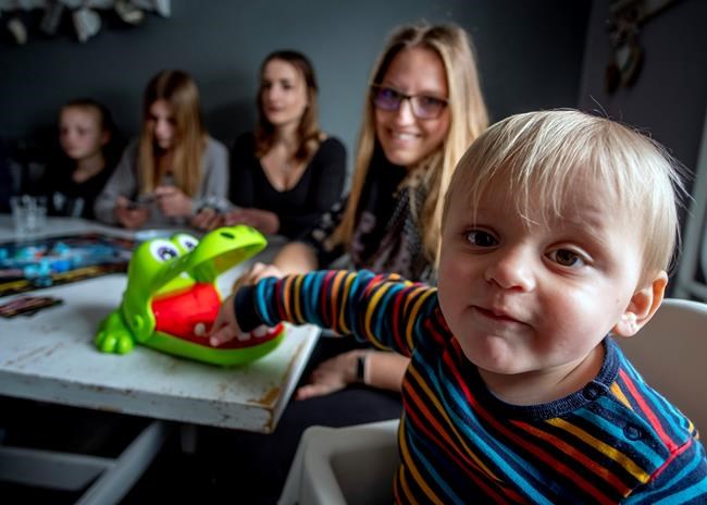 German mother of 11 kids fights virus with discipline, love | iNFOnews.ca