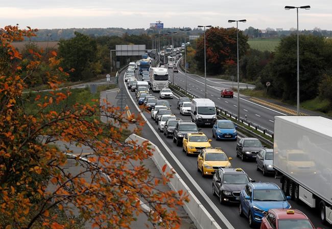Prague taxi drivers block access to airport to protest Uber | iNFOnews.ca CP2042704442