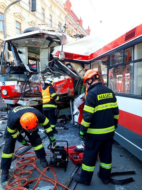Trolleybus-tram collision injures dozens Czech city of Brno | iNFOnews.ca Trolleybus-tram collision injures dozens Czech city of Brno | iNFOnews.ca
