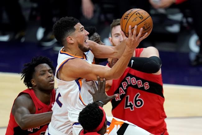 Suns drain 21 3-pointers, beat Raptors 123-115 | iNFOnews.ca