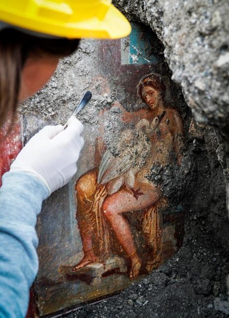 Sensual fresco discovered in ancient Pompeii bedroom | iNFOnews.ca