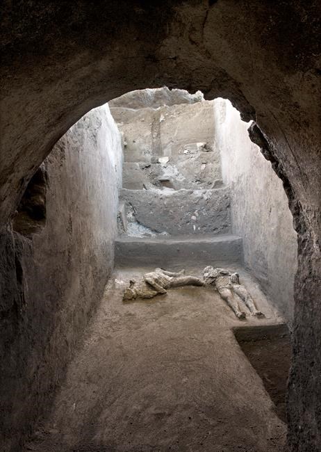 Bodies of man and his slave unearthed from ashes at Pompeii | iNFOnews.ca Bodies of man and his slave unearthed from ashes at Pompeii | iNFOnews.ca