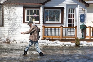 Two Ontario ministers head to cottage country to see flood damage, offer support | iNFOnews.ca CP23049468