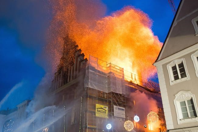 Huge fire engulfs 600-year-old town hall in Bavaria | iNFOnews.ca