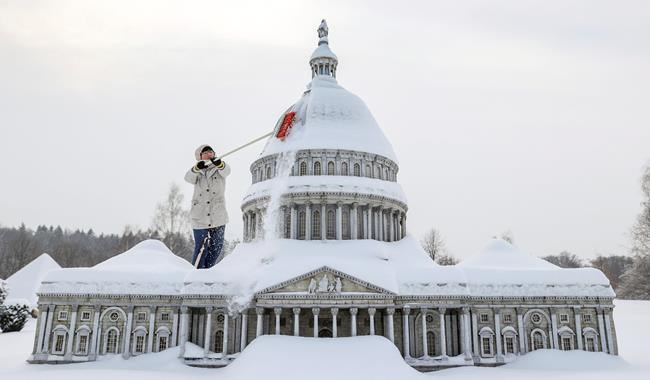 Eiffel Tower needs blowtorch for ice as snow blankets Europe | iNFOnews.ca Eiffel Tower needs blowtorch for ice as snow blankets Europe | iNFOnews.ca