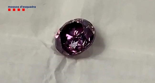 French, Spanish police bust thieves of rare 'purple' diamond | iNFOnews.ca French, Spanish police bust thieves of rare 'purple' diamond | iNFOnews.ca