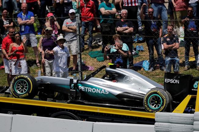 Rosberg and Hamilton refuse to take blame for 1st lap crash | iNFOnews.ca