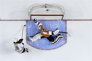 Bergeron and Bruins beat Flyers 4-3 in shootout for 9th consecutive road victory | iNFOnews.ca CP27795230