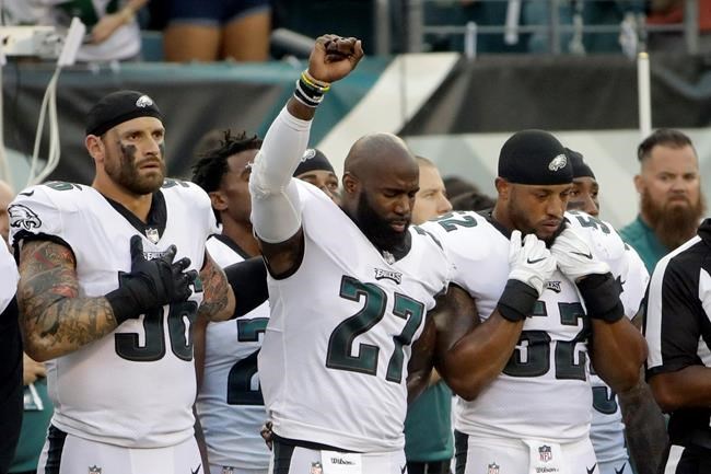 Chris Long supports Malcolm Jenkins during anthem protest | iNFOnews.ca CP999356235