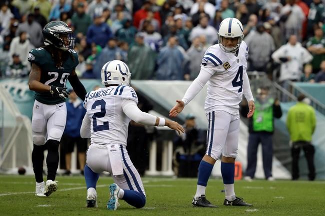 Carson Wentz leads Eagles to 20-16 comeback win over Colts | iNFOnews.ca