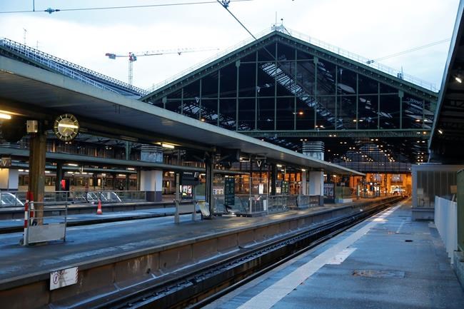 Tourists, commuters seek workarounds to French train strikes | iNFOnews.ca